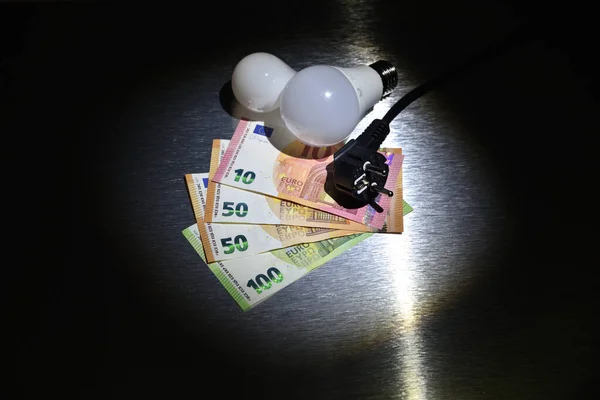 Inverno Sconosciuto Risorse Limitate Rischio Blackout Lampadine Spina Banconote Euro — Foto Stock