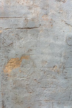 arkaplan duvarı aşınmalarla beyaza boyanmış eski model