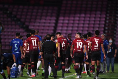 Thathaburi-Tayland-12SEP2021-Muangthong oyuncusu 2021 yılındaki muangthong maçında Thunderdome Stadyumu, Tayland 'daki Chonburi Fc' e karşı