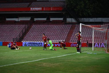 Thathaburi-Tayland-12SEP2021-Muangthong oyuncusu 2021 yılındaki muangthong maçında Thunderdome Stadyumu, Tayland 'daki Chonburi Fc' e karşı
