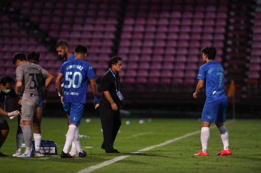 Nonthaburi-thailand-12SEP2021 POPPRASERT Chonburi FC 'nin koçu 2021 yılındaki muangthong maçında Thunderdome Stadyumu, Tayland' daki Chonburi Fc 'e karşı.