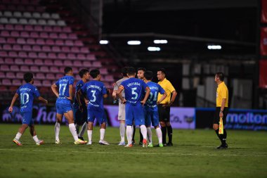 Thathaburi-Tayland-12SEP2021 Chonburi FC oyuncusu 2021 yılındaki muangthong maçında Thunderdome Stadyumu, Tayland 'daki Chonburi Fc' e karşı.