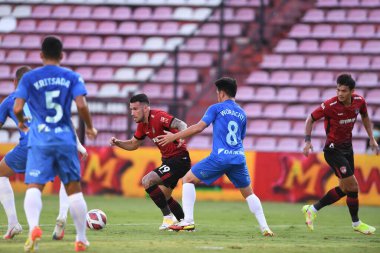 Nonthaburi-thailand-12SEP2021-Popp Willian # 19 Muangthong oyuncusu 2021 yılındaki muangthong maçında Thunderdome Stadyumu, Tayland 'daki Chonburi Fc maçında birleşti.