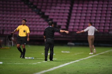 Nonthaburi-thailand-12SEP2021 POPPRASERT Chonburi FC 'nin koçu 2021 yılındaki muangthong maçında Thunderdome Stadyumu, Tayland' daki Chonburi Fc 'e karşı.