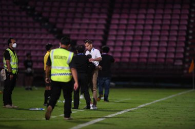 Muangthtang 'dan Mario gjurovski 2021 yılındaki muangthong maçında Thunderdome Stadyumu' ndaki Chonburi Fc maçında birleşti.