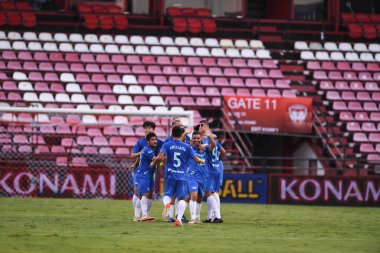 Thathaburi-Tayland-12SEP2021 Chonburi FC oyuncusu 2021 yılındaki muangthong maçında Thunderdome Stadyumu, Tayland 'daki Chonburi Fc' e karşı.