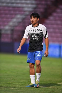 Nonthaburi-thailand-12SEP2021-PHITHAK PHIMPAE # 54 Chonburi FC oyuncusu 2021 yılındaki muangthong maçında Thunderdome Stadyumu, Tayland 'daki Chonburi Fc' e karşı savaşıyor.