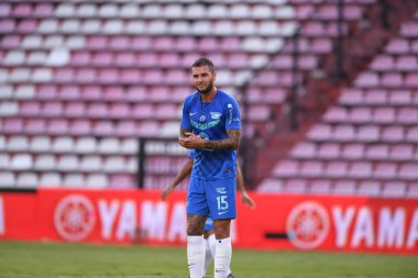 Thathaburi-Tayland-12SEP2021-ELDSTAL # 15 Muangthong maçı sırasında Thunderdome Stadyumu, Tayland 'daki Chonburi Fc' e karşı