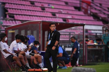 Nonthaburi-thailand-12SEP2021 POPPRASERT Chonburi FC 'nin koçu 2021 yılındaki muangthong maçında Thunderdome Stadyumu, Tayland' daki Chonburi Fc 'e karşı.