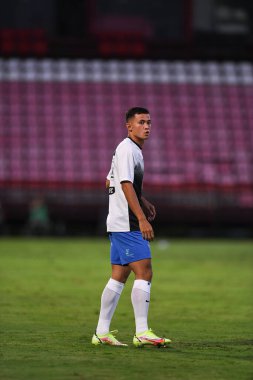 Thathaburi-Tayland-12SEP2021-SETTAWUT # 27 WONGSAI 2021 yılındaki muangthong maçında Thunderdome Stadyumu, Tayland 'daki Chonburi Fc' e karşı.