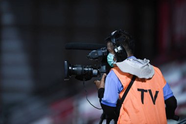 Thathaburi-thailand-12SEP2021-Ekip yayını, 2021 yılındaki muangthong maçı sırasında Thunderdome Stadyumu, Tayland 'daki Chonburi Fc' e karşı