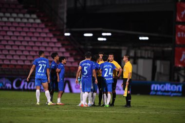 Thathaburi-Tayland-12SEP2021 Chonburi FC oyuncusu 2021 yılındaki muangthong maçında Thunderdome Stadyumu, Tayland 'daki Chonburi Fc' e karşı.