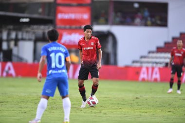 Nonthaburi-thailand-12SEP2021-WeERATHEP POMPHAN # 18 Muangthong Oyuncusu 2021 yılındaki muangthong maçında Thunderdome Stadyumu, Tayland 'daki Chonburi Fc' e karşı birleşmişti.