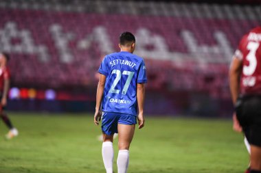 Thathaburi-Tayland-12SEP2021-SETTAWUT # 27 WONGSAI 2021 yılındaki muangthong maçında Thunderdome Stadyumu, Tayland 'daki Chonburi Fc' e karşı.