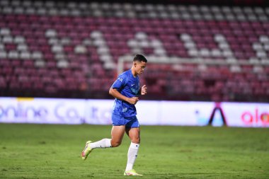 Thathaburi-Tayland-12SEP2021-SETTAWUT # 27 WONGSAI 2021 yılındaki muangthong maçında Thunderdome Stadyumu, Tayland 'daki Chonburi Fc' e karşı.