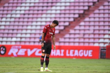 Nonthaburi-thailand-12SEP2021 - ADISAK KRAISORN # 11 Muangthong Oyuncusu 2021 yılındaki muangthong maçında Thunderdome Stadyumu, Tayland 'daki Chonburi Fc' e karşı birlikte hareket etti.