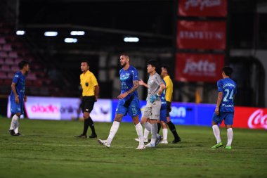 Thathaburi-Tayland-12SEP2021 Chonburi FC oyuncusu 2021 yılındaki muangthong maçında Thunderdome Stadyumu, Tayland 'daki Chonburi Fc' e karşı.