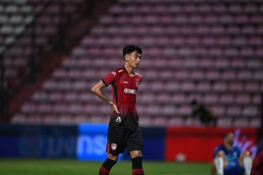 Nonthaburi-thailand-12SEP2021-KORAWICH TASA # 8 Muangthong Oyuncusu 2021 yılındaki muangthong maçında Thunderdome Stadyumu, Tayland 'daki Chonburi Fc' e karşı birleşmişti.