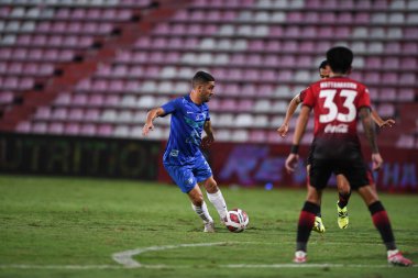 thaburi-thailand-12SEP2021-GIDI CHI KANUK # 26 Muangthong ile Chonburi Fc arasında Thaildome Stadyumu, Tayland