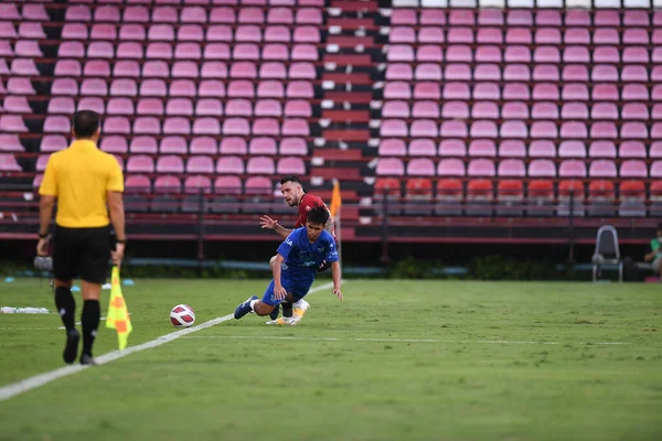 Nonthaburi Thailand 12Sep2021 Chatmongkol Rueangthanarot Acción Durante Thaileague2021 Entre Muangthong —  Fotos de Stock