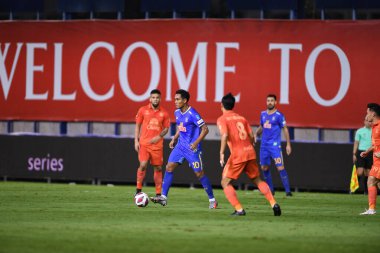 Thanyaburi-Pathumthani-6NOV2021: Teerasil dangda # 10 bg pathum oyuncusu bgpu ile Tayland 'daki Leo Stadyumu' nda defnedilmeye karşı bgpu arasında eylem halinde.