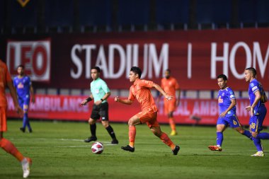 Thanyaburi-Pathumthani-6NOV2021: Rattanakorn maikami # 8 Gömme sanatçısı bgpu 2021 ile Tayland 'daki Leo Stadyumu' nda defnedilmeye karşı bgpu arasında birleşmiş durumda.