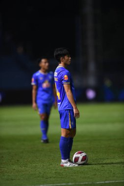 Thanyaburi-Pathumthani-6NOV2021: Chaowat veerachat # 4 bg pathum oyuncusu bgpu ile Tayland 'daki Leo Stadyumu' nda defnedilmeye karşı bgpu arasında eylem halinde.