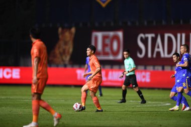 Thanyaburi-Pathumthani-6NOV2021: Rattanakorn maikami # 8 Gömme sanatçısı bgpu 2021 ile Tayland 'daki Leo Stadyumu' nda defnedilmeye karşı bgpu arasında birleşmiş durumda.