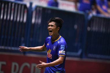 Thanyaburi-Pathumthani-6NOV2021: Chaowat veerachat # 4 bg pathum oyuncusu bgpu ile Tayland 'daki Leo Stadyumu' nda defnedilmeye karşı bgpu arasında eylem halinde.