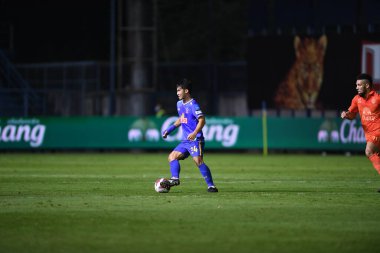 Thanyaburi-Pathumthani-6NOV2021: Chatmongkol thongkiri # 24 BG Pathongkiri, bgpu ile Tayland 'daki Leo Stadyumu' nda defnedilme maçı sırasında bgpu arasında eylem halinde.