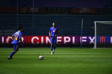 Thanyaburi-Pathumthani-6NOV2021: 5 numaralı Victor Cardozo bg pathum oyuncusu bgpu-2021 arasındaki maçta Leo Stadyumu, Tayland 'da defnedilmeye karşı.