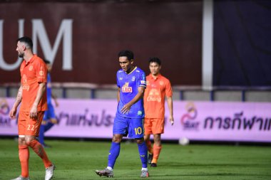 Thanyaburi-Pathumthani-6NOV2021: Teerasil dangda # 10 bg pathum oyuncusu bgpu ile Tayland 'daki Leo Stadyumu' nda defnedilmeye karşı bgpu arasında eylem halinde.