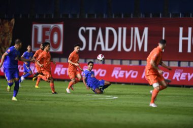 Thanyaburi-Pathumthani-6NOV2021: Teerasil dangda # 10 bg pathum oyuncusu bgpu ile Tayland 'daki Leo Stadyumu' nda defnedilmeye karşı bgpu arasında eylem halinde.