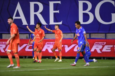 Thanyaburi-Pathumthani-6NOV2021: Narubordin veveerawatnodom # 15 Gömme Oyuncusu 2021 yılında BGPu ile Tayland 'daki Leo Stadyumu' nda defnedilmeye karşı birleşmiş durumda.