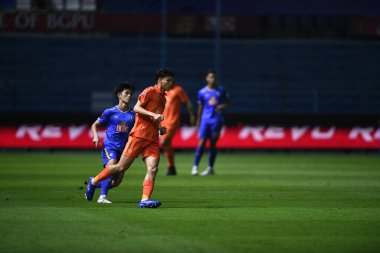 Thanyaburi-Pathumthani-6NOV2021: Suppachai jaidet # 9 defin oyuncusu bgpu ile Tayland 'daki Leo Stadyumu' nda defnedilmeye karşı bgpu arasındaki çatışmada birleşti.