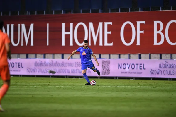 Thanyaburi-Pathumthani-6NOV2021: Andres tunez # 30 bg pathum çalgıcısı bgpu-2021 arasında Tayland 'daki Leo Stadyumu' nda defnedilmeye karşı