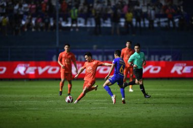 Thanyaburi-Pathumthani-6 NOV 2021: Supachok sarachat # 19 Gömme sanatçısı Bgpu ile Tayland 'daki Leo Stadyumu' nda defnedilmeye karşı bgpu arasında 2021 yılındaki çarpışmada birleşti.