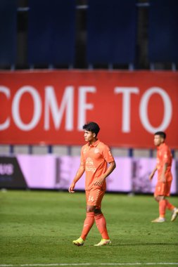 Thanyaburi-Pathumthani-6 NOV 2021: Supanut Mueonta # 54 Gömme Oyuncusu 2021 yılında Bgpu ile Tayland 'ın başkenti Leo Stadyumu' nda defnedilecek defin takımları arasında bir araya geldi.