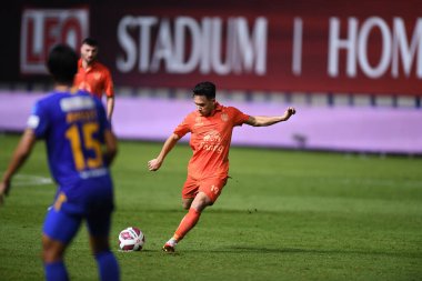 Thanyaburi-Pathumthani-6 NOV 2021: Supachok sarachat # 19 Gömme sanatçısı Bgpu ile Tayland 'daki Leo Stadyumu' nda defnedilmeye karşı bgpu arasında 2021 yılındaki çarpışmada birleşti.