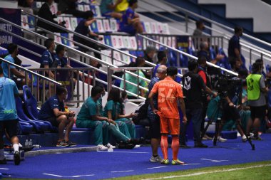 Thanyaburi-Pathumthani-6 NOV 2021: Supanut Mueonta # 54 Gömme Oyuncusu 2021 yılında Bgpu ile Tayland 'ın başkenti Leo Stadyumu' nda defnedilecek defin takımları arasında bir araya geldi.