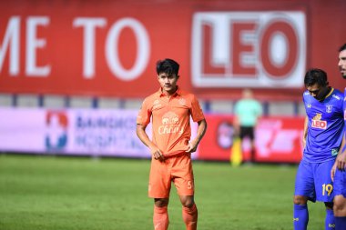 Thanyaburi-Pathumthani-6 NOV 2021: Supanut Mueonta # 54 Gömme Oyuncusu 2021 yılında Bgpu ile Tayland 'ın başkenti Leo Stadyumu' nda defnedilecek defin takımları arasında bir araya geldi.