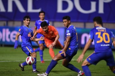 Thanyaburi-Pathumthani-6 NOV 2021: Supachok sarachat # 19 Gömme sanatçısı Bgpu ile Tayland 'daki Leo Stadyumu' nda defnedilmeye karşı bgpu arasında 2021 yılındaki çarpışmada birleşti.