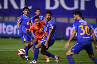 Thanyaburi-Pathumthani-6 NOV 2021: Irfan fandi # 17 bg pathum oyuncusu 2021 yılında bgpu ile Buriram arasında Tayland 'daki Leo Stadyumu' nda oynandı.