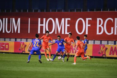 Thanyaburi-Pathumthani-6 NOV 2021: Teerasil dangda # 10 bg pathum oyuncusu 2021 yılında bgpu ile Tayland 'ın başkenti Leo Stadyumu' nda defnedildi.