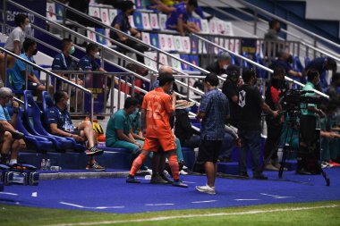 Thanyaburi-Pathumthani-6 NOV 2021: Havacı dorloh # 62 Buriram oyuncusu 2021 yılında bgpu ile Tayland 'daki Leo Stadyumu' nda defnedilmeye karşı birleşmiştir.