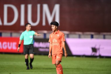 Thanyaburi-Pathumthani-6 NOV 2021: Supanut Mueonta # 54 Gömme Oyuncusu 2021 yılında Bgpu ile Tayland 'ın başkenti Leo Stadyumu' nda defnedilecek defin takımları arasında bir araya geldi.