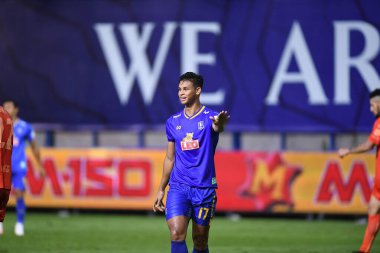 Thanyaburi-Pathumthani-6 NOV 2021: Irfan fandi # 17 bg pathum oyuncusu 2021 yılında bgpu ile Buriram arasında Tayland 'daki Leo Stadyumu' nda oynandı.