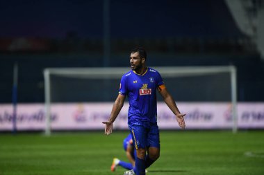 Thanyaburi-Pathumthani-6 NOV 2021: 5 numaralı Victor Cardozo bg pathum oyuncusu bgpu ile Tayland 'daki Leo Stadyumu' nda Buriram karşı karşıya.