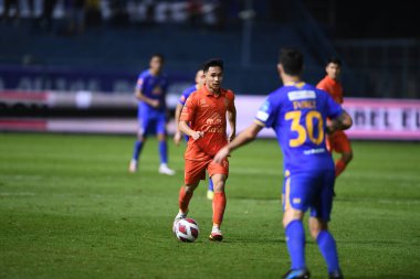 Thanyaburi-Pathumthani-6 NOV 2021: Supachok sarachat # 19 Gömme sanatçısı Bgpu ile Tayland 'daki Leo Stadyumu' nda defnedilmeye karşı bgpu arasında 2021 yılındaki çarpışmada birleşti.