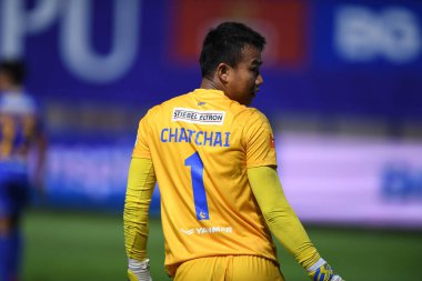 Thanyaburi-Pathumthani-6 NOV 2021: Chatchai Budprom # 1 bg pathum oyuncusu bgpu ile Tayland 'daki Leo Stadyumu' nda defnedilmeye karşı bgpu arasında eylem halinde